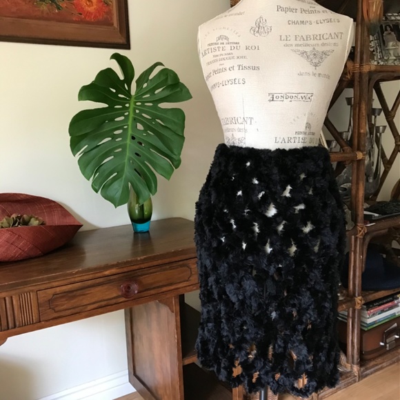 PAULA LISHMAN Hand-Knit Sheared Beaver Fur Crochet Tube Shawl - Picture 3 of 6